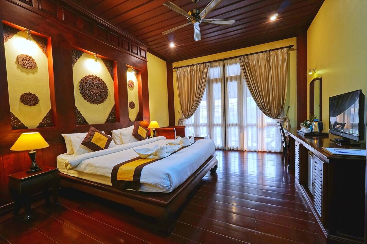 Quarto casal luxo | Roupas de cama premium, frigobar, cofres nos quartos, escrivaninha