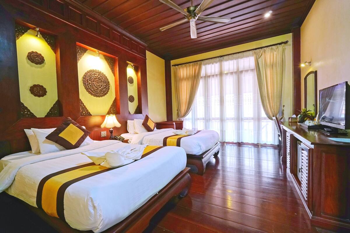 Quarto duplo luxo | Roupas de cama premium, frigobar, cofres nos quartos, escrivaninha