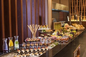 Daily buffet breakfast (BHD 5.00 per person)