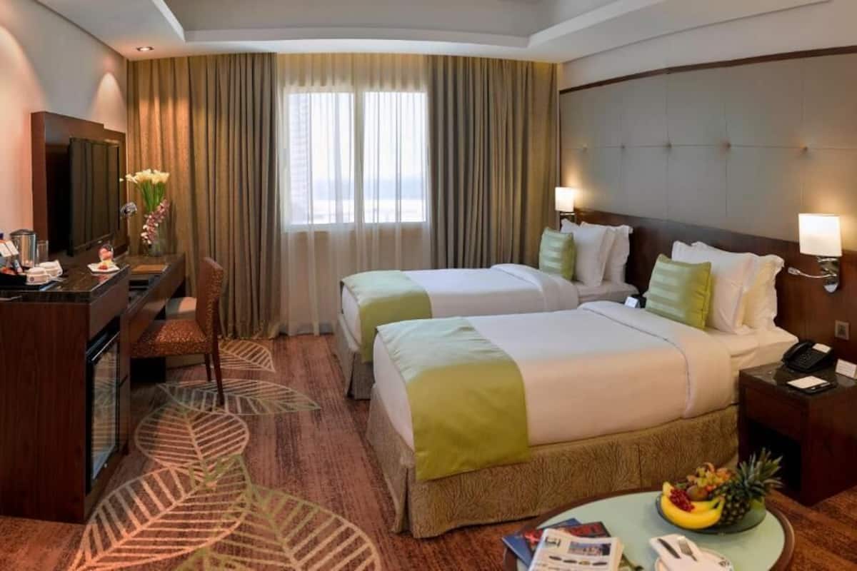 Executive Twin Room | 1 bedroom, minibar, in-room safe, desk