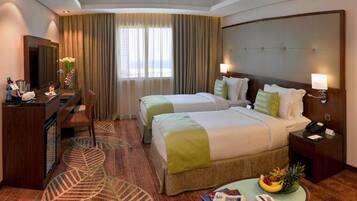 Executive Twin Room | Minibar, in-room safe, desk, soundproofing