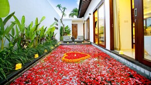 A pathway with a heart-shaped flower arrangement and a small tree in the center. - Anari Villas Kuta (Kuta)