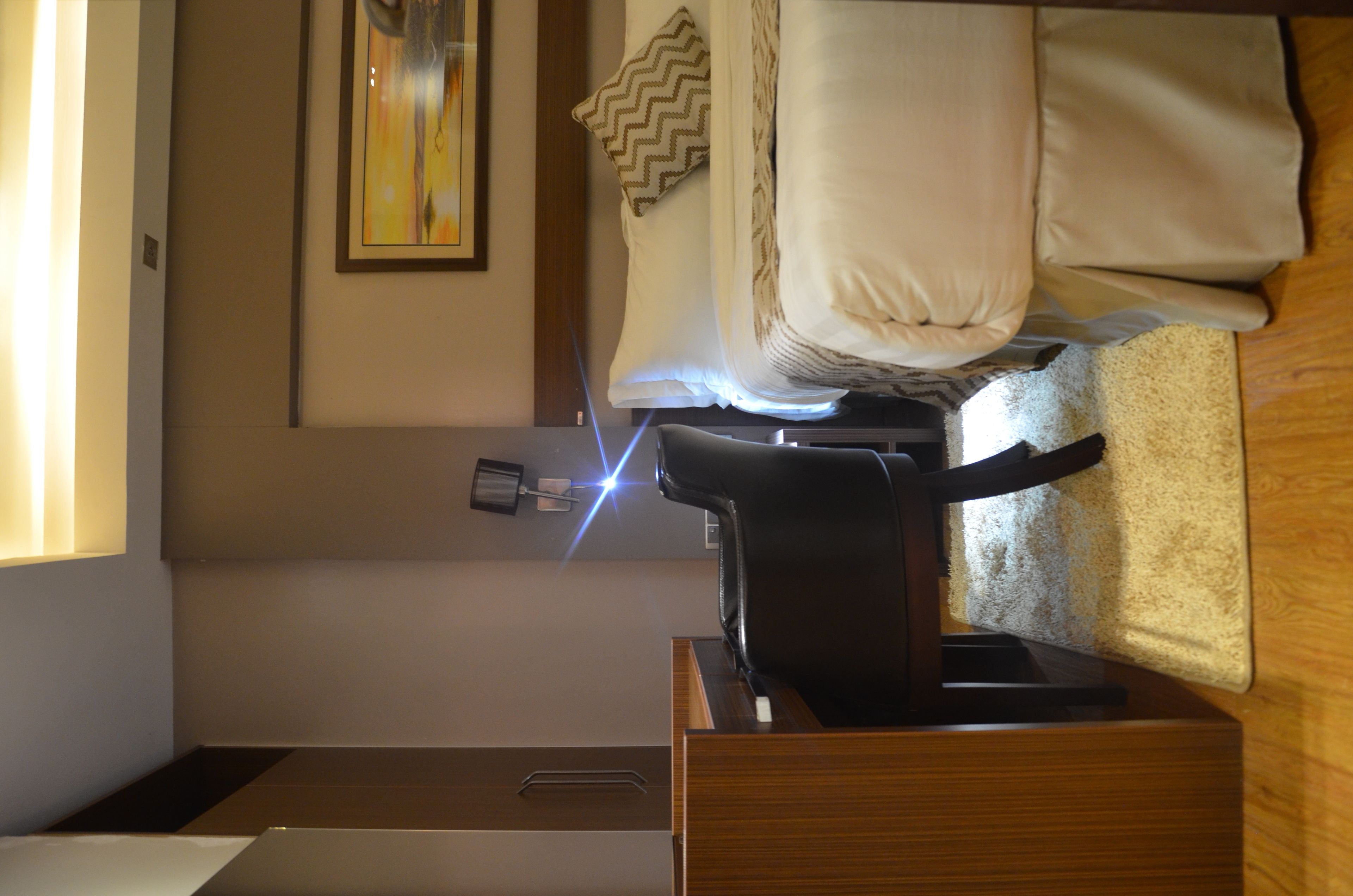 1 bedroom, premium bedding, tempur-pedic beds, in-room safe