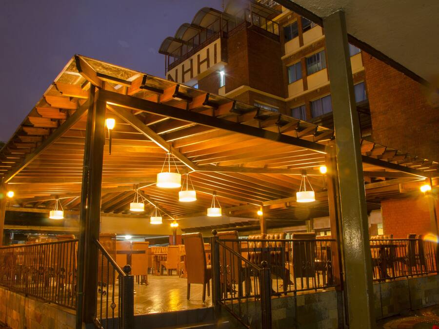 Se sirven almuerzos y cenas, cocina internacional