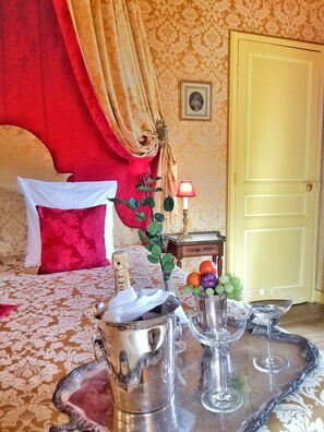 Deluxe tweepersoonskamer, balkon, uitzicht op park | Luxe beddengoed, individueel gedecoreerd, een bureau, gratis wifi