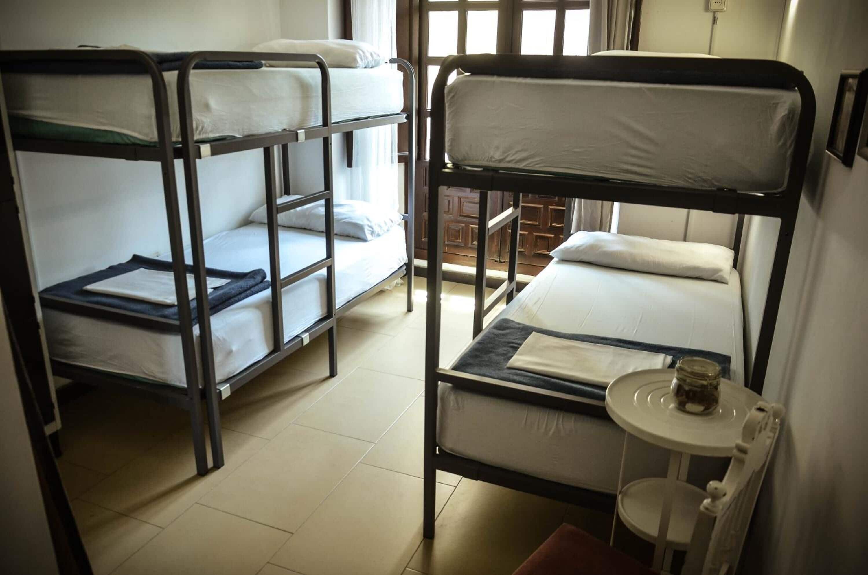 Dormitori compartit bàsic, dormitori mixt | Wifi gratuïta i roba de llit 