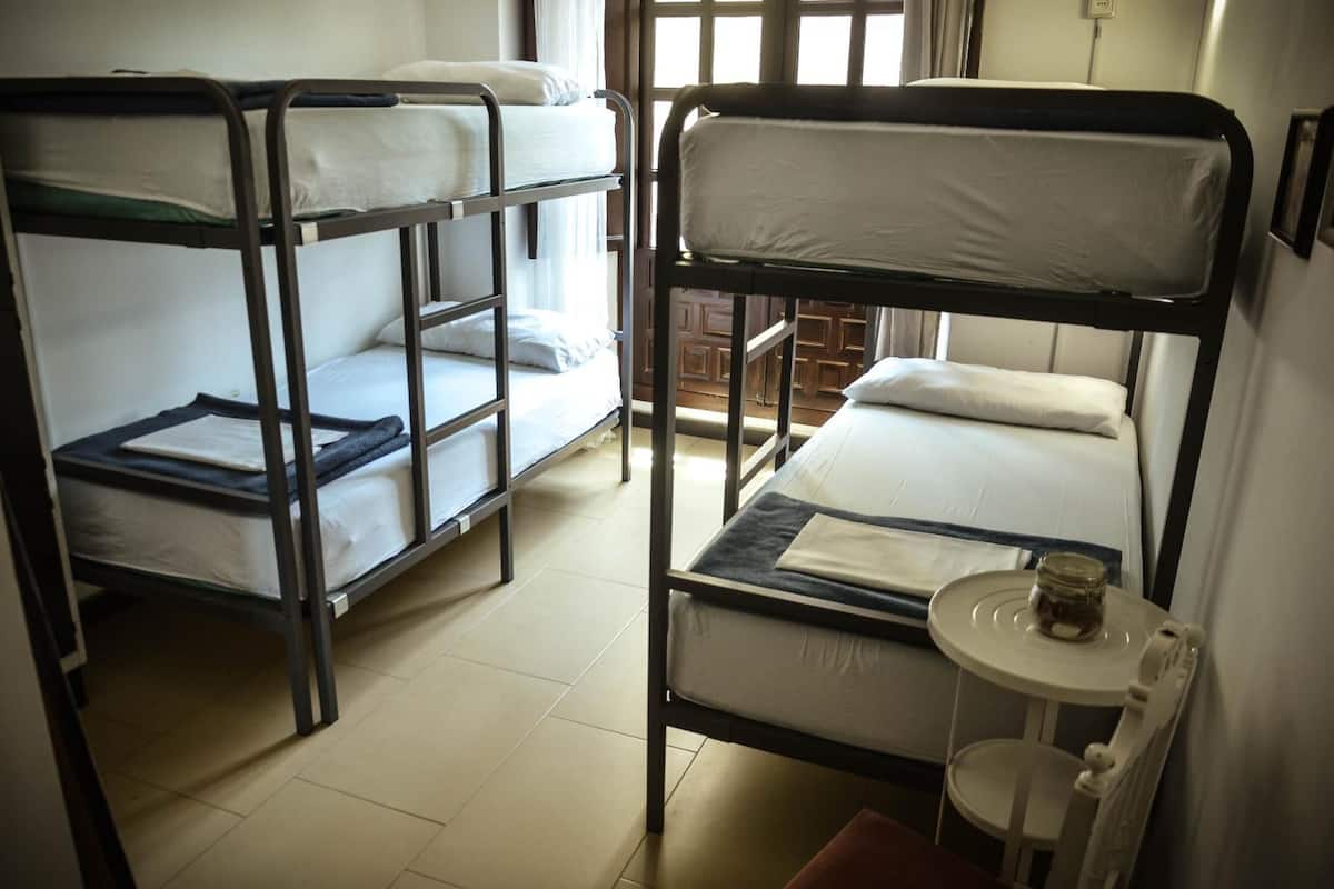 Dormitori compartit bàsic, dormitori mixt | Wifi gratuïta i roba de llit