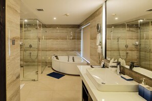 Presidential Suite, 1 King Bed | Bathroom | Free toiletries, hair dryer, towels, soap - Olive Downtown Kochi (Kanayannur)