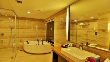 Presidential Suite, 1 King Bed | Bathroom | Free toiletries, hair dryer, towels, soap