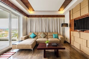 Royal Suite, 1 King Bed | 1 bedroom, minibar, in-room safe, desk - Olive Downtown Kochi (Kanayannur)