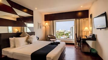 Executive Double or Twin Room, 1 King Bed, Non Smoking | 1 bedroom, minibar, in-room safe, desk