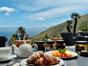 Desayuno continental gratuito y diario