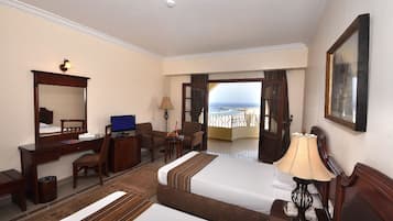 Minibar, Zimmersafe, Schreibtisch, Verdunkelungsvorhänge