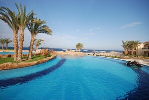 2 piscinas al aire libre, sombrillas, sillones reclinables de piscina