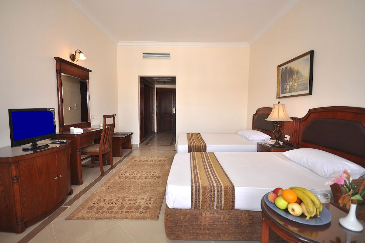 Standard Double or Twin Room, 1 Bedroom, Sea View | Minibar, in-room safe, desk, blackout drapes