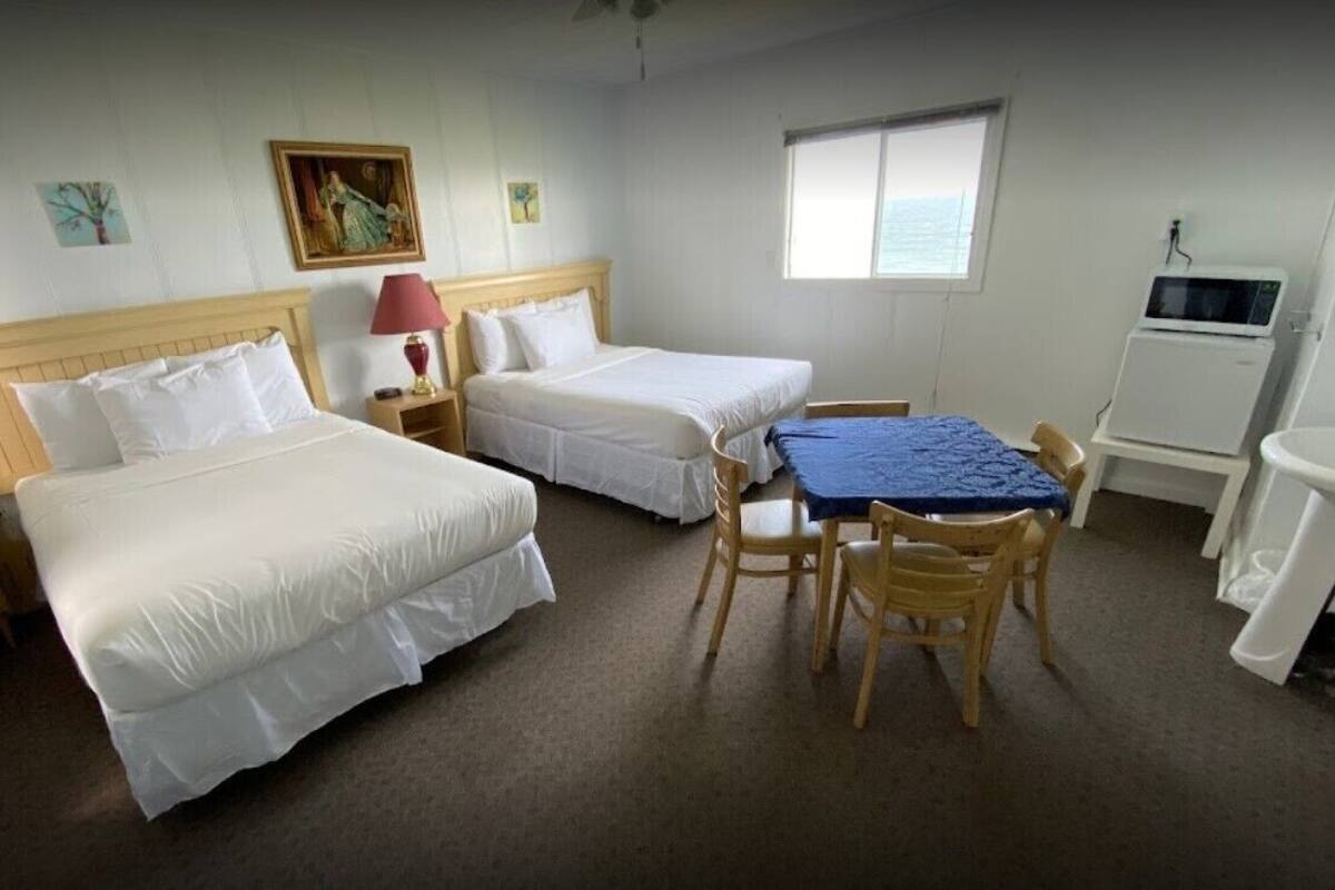 Standardzimmer, 2 Doppelbetten, eigenes Bad | Zustellbetten, Bettwäsche