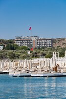 Yakında özel plaj, plaj servisi, şezlong, plaj şemsiyesi 