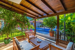 Deluxe Double Room | Terrace/patio - Mavi Deniz Konuk Evi (Marmaris)