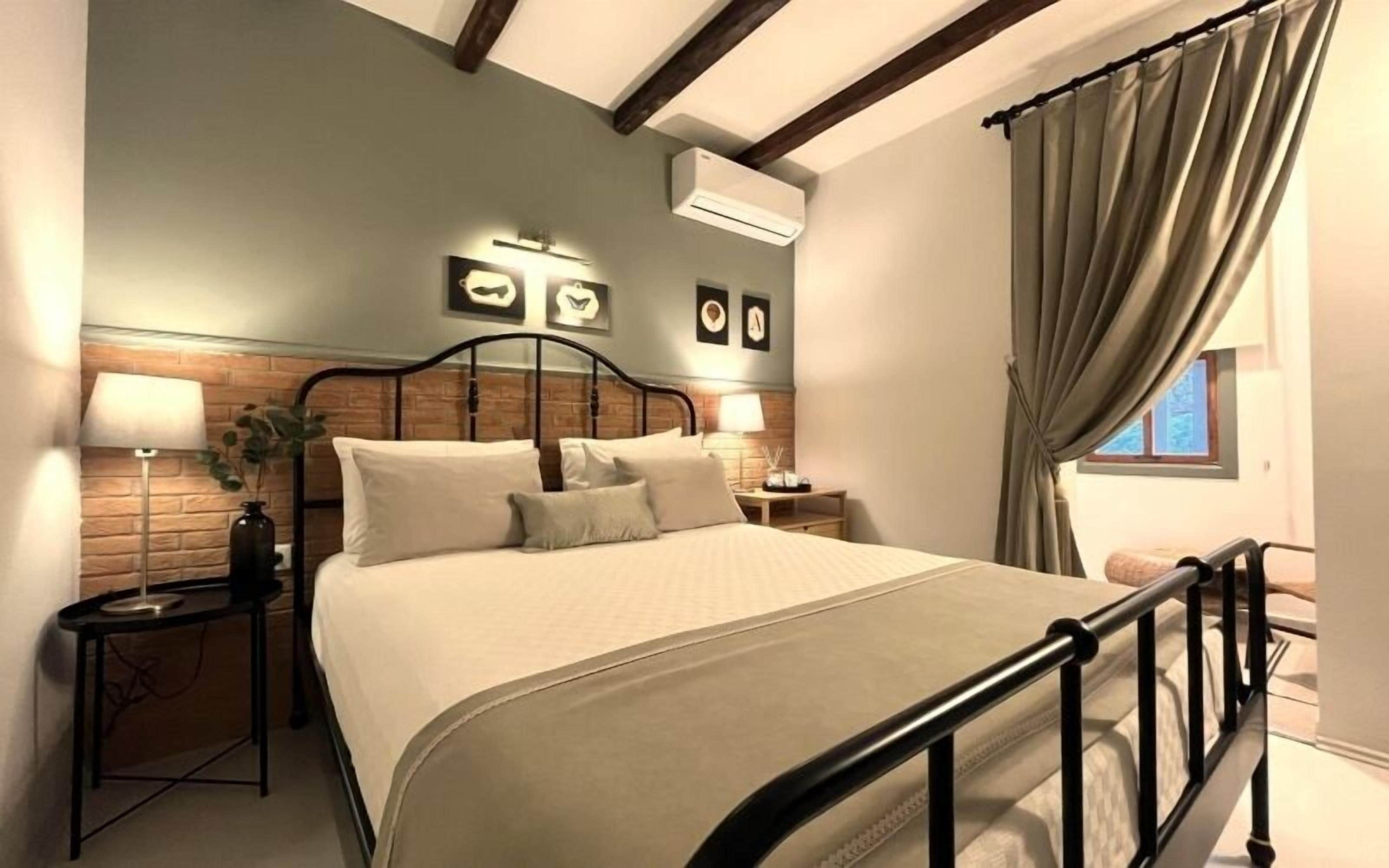 Suite familiar, 2 habitaciones, balcón | Ropa de cama de alta calidad y artículos del minibar gratis 
