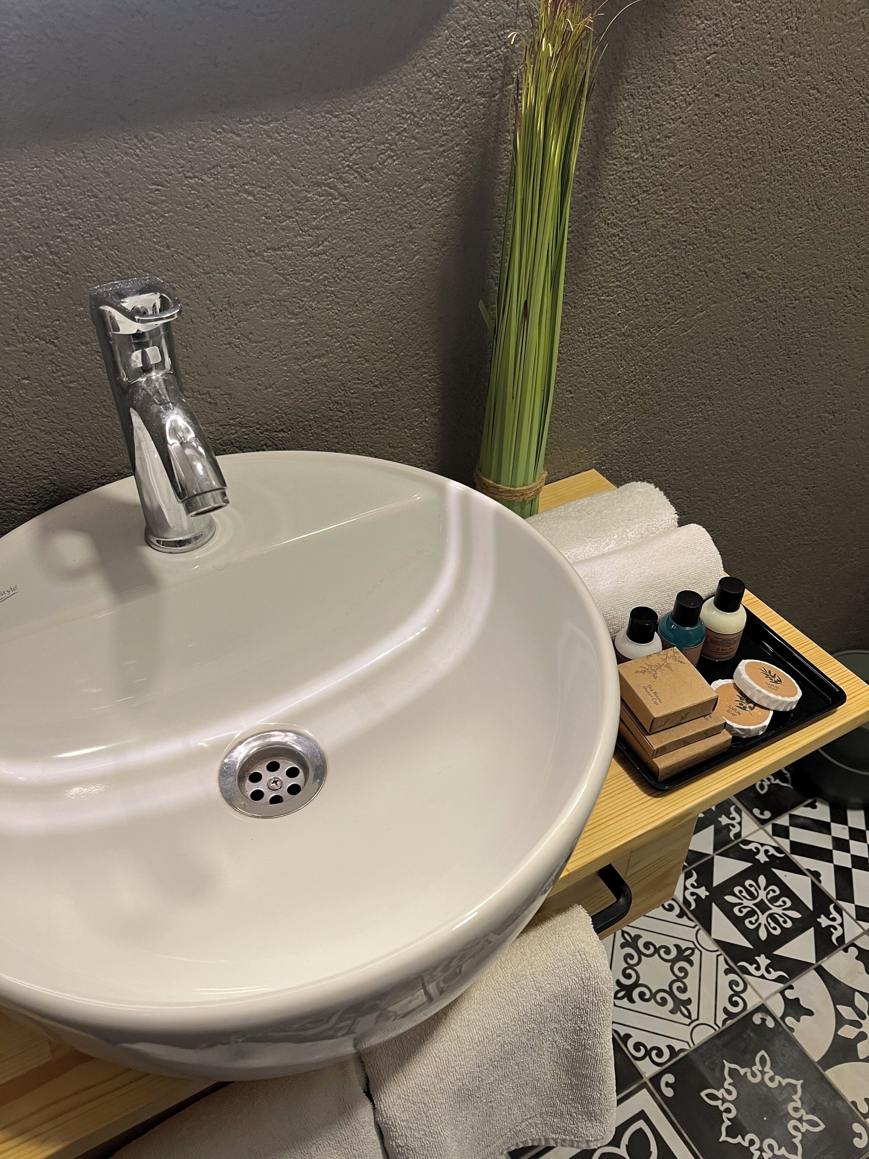 deluxe double room, 1 bedroom, terrace | bathroom | shower, designer toiletries, hair dryer, slippers