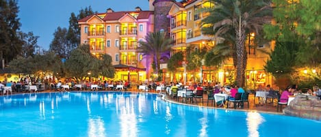 2 outdoor pools, pool umbrellas, pool loungers