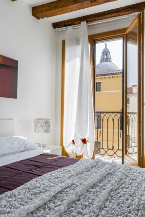 Standaard appartement, 1 slaapkamer, keuken (Check-in online) | Individueel gemeubileerd, geluiddichte muren