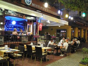 Breakfast, lunch and dinner served - Musti Apart Hotel (Alanya)