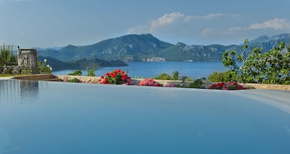 Swan Lake Boutique Hotel - Adults Only