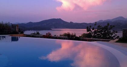 Swan Lake Boutique Hotel - Adults Only