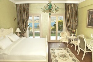 Deluxe Double Room, Garden Floor | 迷你吧、客房内保险箱、办公桌、隔音