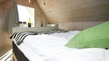 Double Room, Shared Bathroom (Linen Excluded) | Individually decorated, individually furnished, cribs/infant beds, WiFi