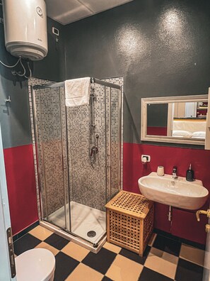 Shower, free toiletries, hair dryer, bidet - Chambres du Monde (Cagliari)