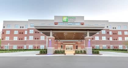 Holiday Inn Express & Suites Plymouth - Ann Arbor Area by IHG