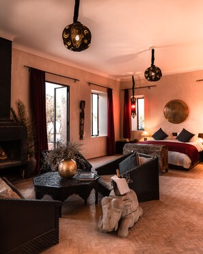  Deluxe Pool Suite | Coffres-forts dans les chambres, rideaux occultants