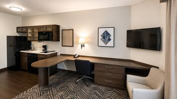 Premium bedding, in-room safe, desk, laptop workspace