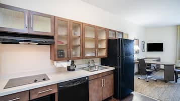 Refrigerador, microondas, parrilla de estufa y lavavajillas