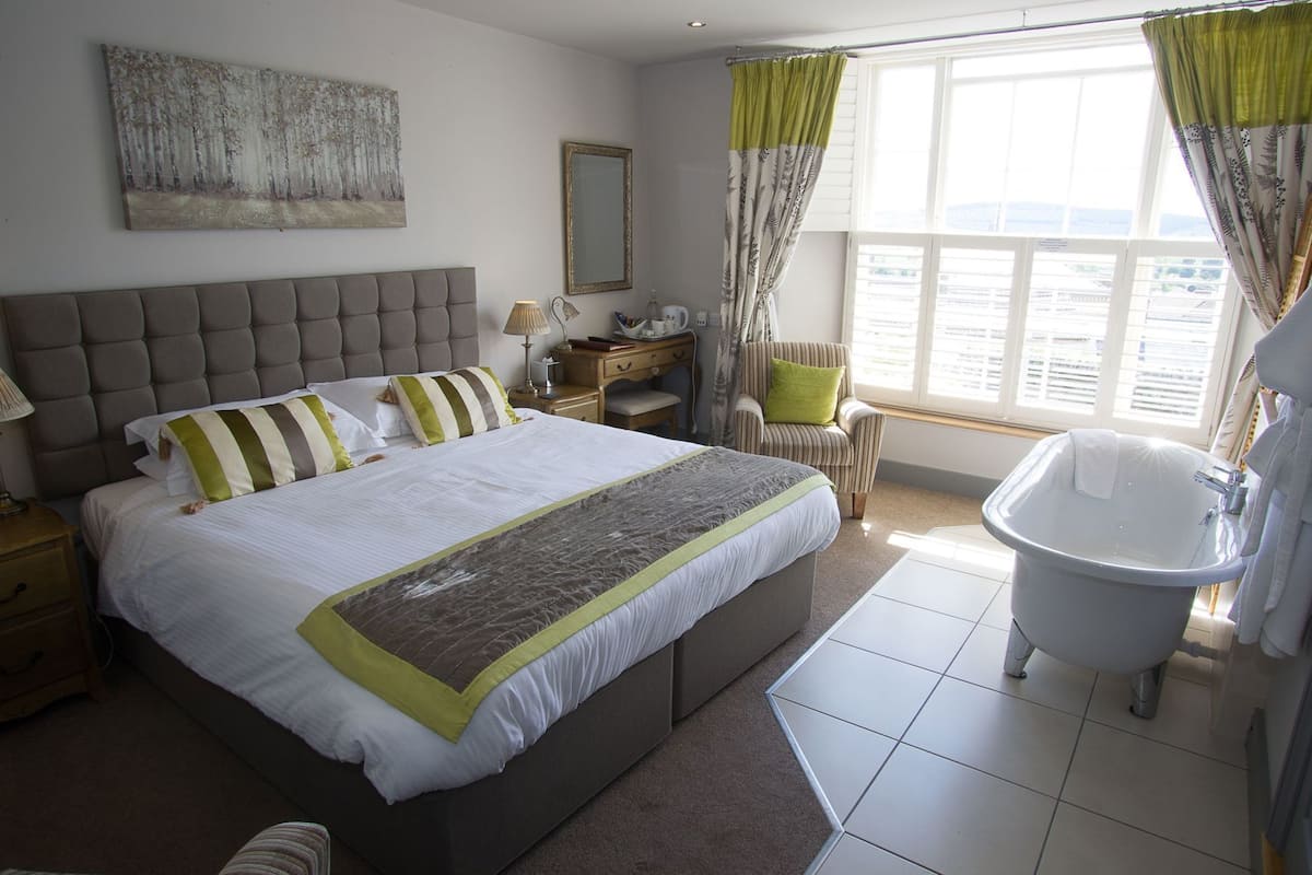 Individually decorated, individually furnished, soundproofing