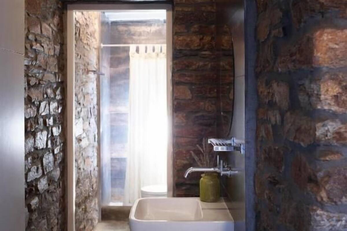 deluxe suite, sea view | bathroom | shower, rainfall showerhead, designer toiletries, hair dryer