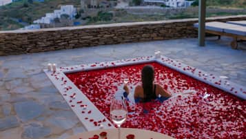 Aeolis Private Pool Suite | Terrace/patio