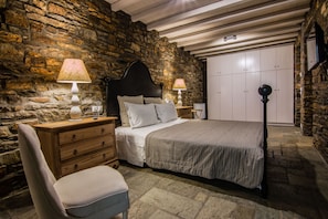 Cave Suite 2 Bedroom Sea View | 1 chambre, literie de qualité supérieure, surmatelas