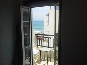 Habitación con 1 cama matrimonial o 2 individuales, vista al mar | Vista desde la habitación