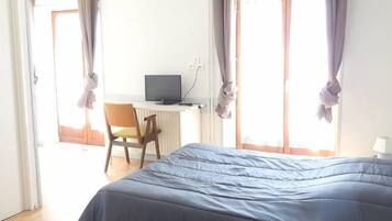 Room, 2 Single Beds (num. 4) | Free WiFi, bed sheets