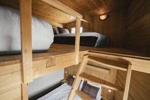 Habitació quàdruple bàsica | Wifi gratuïta i roba de llit
