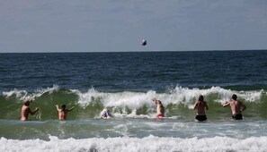 Am Strand, weißer Sandstrand
