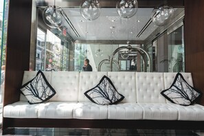 Lobby sitting area - Hotel Riu Plaza New York Times Square (New York)