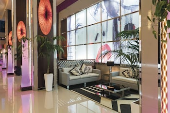 Sitting area in hotel lobby at Hotel Riu Plaza New York Times Square