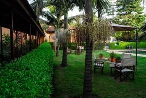 Outdoor dining - Ahadi Lodge (Arusha)