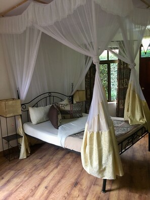 In-room safe, iron/ironing board, rollaway beds, free WiFi - Ahadi Lodge (Arusha)