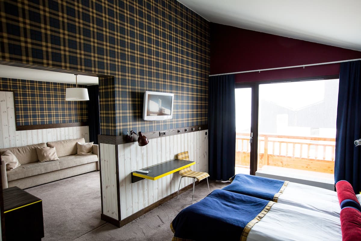 in-room safe, individually decorated, individually furnished, desk