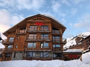 Front of property - Langley Hotel Tango (Les Belleville)
